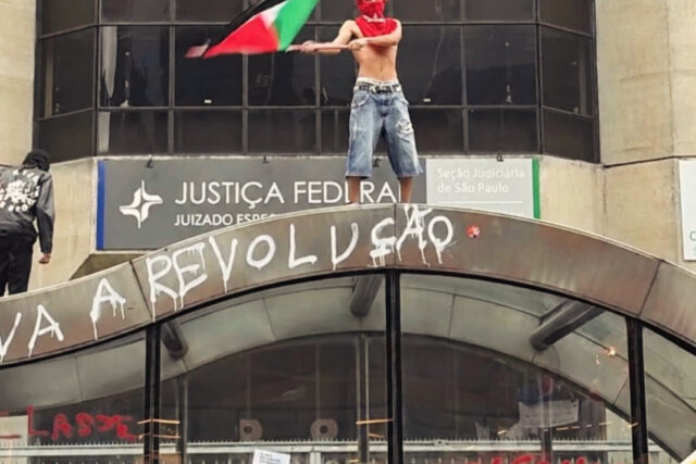 Vândalos depredam Avenida Paulista (SP) em ato eleitoral pró-Lula - Reprodução/Redes Sociais